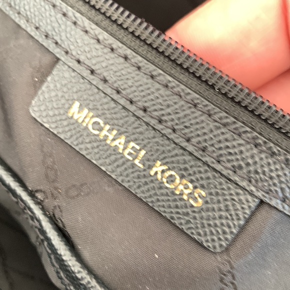 Michael Kors Bag Large Voyager Tri-Compartment Leather Tote Bag - Picture 16 of 17